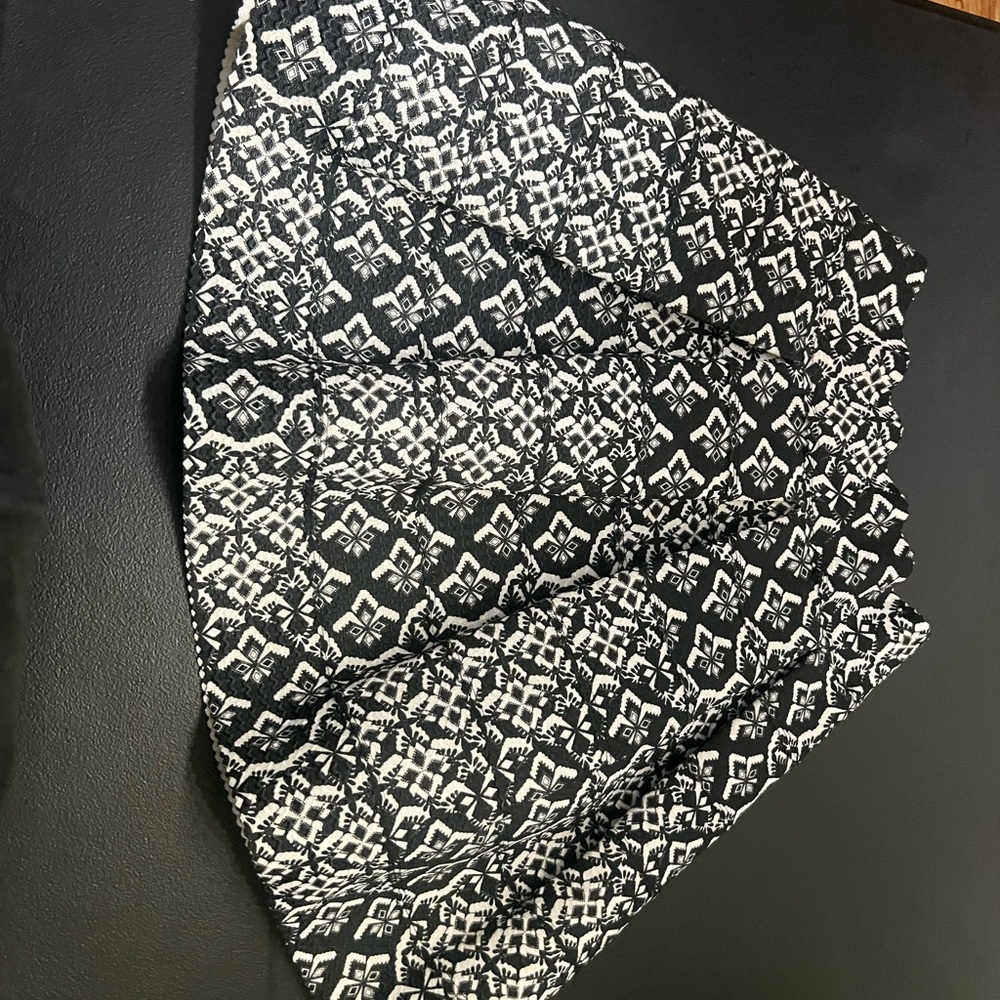 Xhilaration Monochrome Geometric Skirt